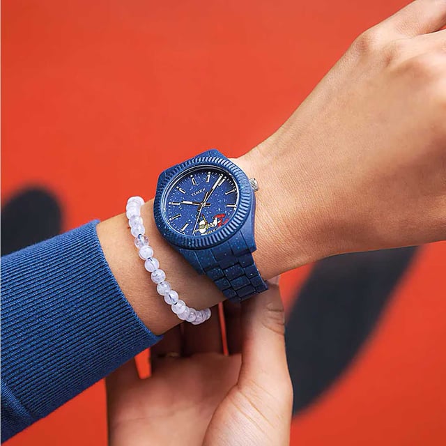 This Timex Peanuts X Waterbury Legacy Ocean Analogue Watch for Unisex is the perfect timepiece to wear or to gift. It's Blue 42 mm Round case combined with the comfortable Blue Plastic watch band will ensure you enjoy this stunning timepiece without any compromise. Operated by a high quality Quartz movement and water resistant to 3 bars, your watch will keep ticking. This Analogue watch is ideal for any occasion. Whether at official events, on the tennis court or in the country club - with this watch you make a good figure everywhere  - This watch has Luminous Hands High quality 20 cm length and 19 mm width Blue Plasticl strap with a Fold over with push button clasp Case diameter: 42 mm,case thickness: 12 mm, case colour: Blue and dial colour: Blue