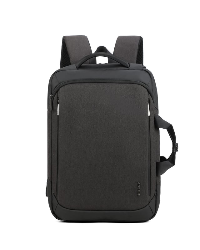 Mochila unisex. El cierre es con cremallera. Los bolsillos internos son bolsillos multifuncionales. Los bolsillos externos son dos delanteros con cremallera y uno trasero con cremallera. La bandolera es ajustable y extraíble en tejido. El asa es doble en tela y poliéster. Hay un compartimento interno. El material exterior es poliéster. Internamente está forrado en poliéster. Medidas: 32x15x47 cm. Producto de moda