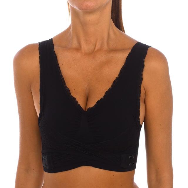 Sujetador de la marca Bodyeffect.
Color Negro
Sujetador acolchado.
Detalles bordados.
Efecto Push-up.
Bajos elásticos.
Costuras vistas a tono.

Composición:  92% Poliamida, 8% Elastano

Lavar a temperatura maxima 30º.
-No usar lejía.
-No usar secadora.
-No usar plancha.
-No lavar en seco.