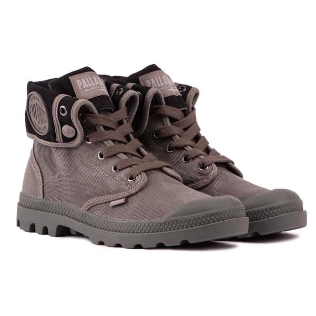 Discover The Palladium Baggy Shoe, A Perfect Blend Of Style And Functionality. Its Iconic Design With A Foldable Cuff Allows You To Effortlessly Switch From A Casual To A Bold Look. Crafted With Premium Materials, This Vegan Hi-top Canvas Sneaker Provides Optimal Comfort With Its Cushioned Insole And Breathable Textile Lining. Its Rubber Outsole Ensures Exceptional Grip On All Surfaces, Whether In The City, On A Gig Or In The Great Outdoors. Designed For Modern Adventurers Seeking A Unique Style And Superior Durability, The Palladium Baggy Kick Will Confidently Accompany You On Your Explorations.