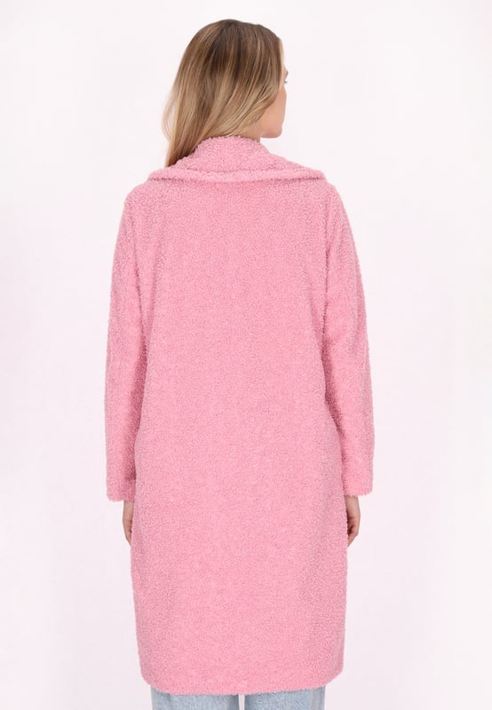 Ein strukturierter Mantel mit mittellangem Schnitt, Reverskragen und zweireihigem Knopfverschluss vorne. Erleben Sie die gemütliche Eleganz des weichen Stoffes. Lange Ärmel und Innenfutter machen dieses Stück ideal für kühleres Wetter. Verleihen Sie Ihrer Oberbekleidungskollektion mit diesem stilvollen Mantel, der für die moderne junge Frau entworfen wurde, eine lässige und doch schicke Note.  Kaminsims