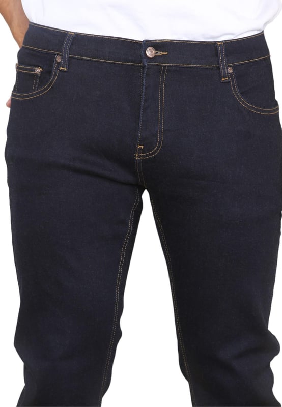 MYT Mens straight leg regular fit hyper stretch jeans. Invändig benlängd 32 tum. Dessa jeans med rak passform framhäver din bästa form och komfort och har bättre stretchteknik. 2 bakfickor, 2 framfickor och en myntficka. Knäppt gylf, märkesknappar och nitar. Märkesetikett i pu-läder i midjan.