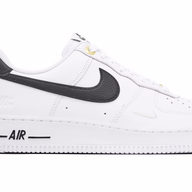 Originally designed as a highly functional basketball shoe, the Nike Air Force 1 40th Anniversary White Black arrives to celebrate the silhouette’s 40th anniversary. Crafted from premium leather, the upper hosts Swoosh branding, gold-tone dubraes and a debossed “40” logo on the ankle. Underfoot cushioning delivers all-day comfort, balanced by breathable perforations on the toe box. Buy and sell the Nike Air Force 1 40th Anniversary White Black with Laced.