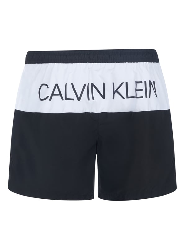 100% poliéster reciclado; Bañadores de Calvin Klein Trajes de baño; Modelo: KM0KM00554BEH; Mano de obra de alta calidad; 100% poliéster reciclado; ajuste regular; Cintura elástica con cordón; Dos bolsillos laterales; Calzoncillos integrados; Detalles del logotipo de Calvin Klein Trajes de baño