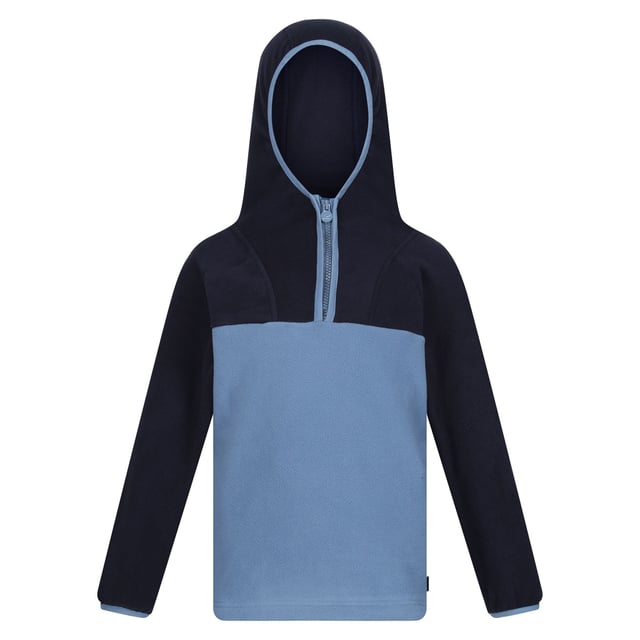 Gewebetechnik: langlebig, Leicht. Materialzusammensetzung (%): 100% Recyceltes Polyester. Gewebe: Micro-Vlies. Design: Logo. GSM (Gramm pro Quadratmeter): 210. Zum Überziehen, mit kurzem Reißverschluss. Griffplatte mit Warenzeichen. Taschenart: Zwei Taschen unten. Kapuzenmerkmale: angenähte Kapuze, Mit Stretch. Mit Kapuze. Langärmlig. Bündchen: Mit Stretch.