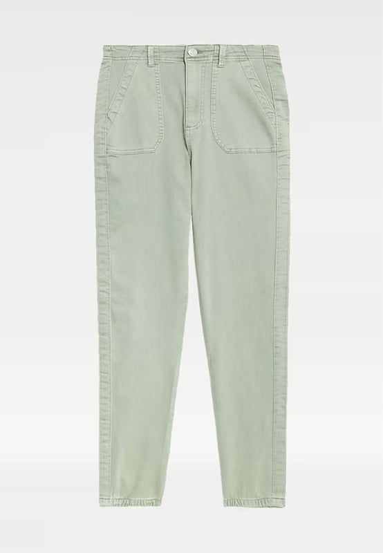 M&S soft cotton-blend chino joggers offer a modern slim fit with added stretch for flexibility. Designed for comfort, they feature an ankle-grazer length and a smart button and zip fastening. Available in Short (26"), Regular (28"), and Long (30") inseams. So we can bring you the very best product and pricing these jeans are ex M&S branded so tags and labels have been removed but rest assured the product branding is still visible and the high M&S quality remains..