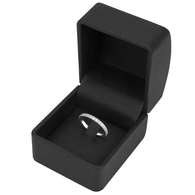 This engagement ring hits the heart: jewelry in heart shape has always been in demand and a timeless symbol of love. The simple, narrow ring rail moves into a filigree heart that is occupied by ten sparkling zirconia stones. You cannot put your feelings in a jewelry form! Even as a bridal jewelry on the day of the wedding, this ring shows her deep love. The high -gloss polished ring made of 925 sterling silver is protected from the start and all zirconal stones impress with the unique sparkle of the brilliant cut, which captures the light in 57 facets.