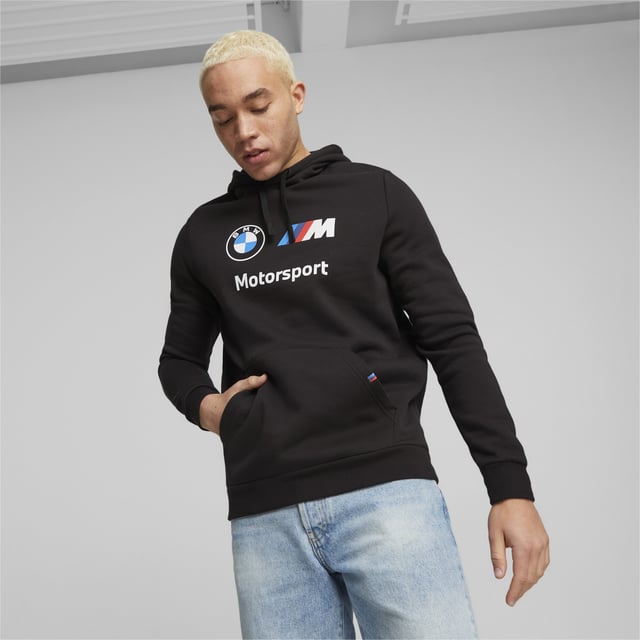 PRODUKTGESCHICHTE: Fügen Sie diesen Fleece-Hoodie zu Ihrer essentiellen BMW M Motorsport-Ausrüstung hinzu und bleiben Sie bereit für die Rennstrecke. Er erscheint in klassischen, saisonalen Farben und feiert die Kraft und Agilität der Marke mit dem BMW M Motorsport-Insignien. EIGENSCHAFTEN & VORTEILE: Hergestellt aus mindestens 20 % recyceltem Material als Schritt in eine bessere Zukunft. DETAILS: Normale Passform; Fleecegefüttertes Jersey; Kapuze mit Kordeln; Lange Ärmel; BMW M Motorsport Branding.