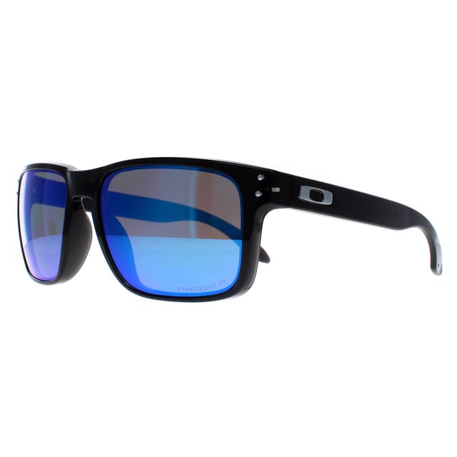 Las gafas de sol polarizadas Oakley Holbrook OO9102-W7 black ink prizm sapphire tienen un aspecto retro en este estilo vintage diseñado por la superestrella del snowboard Shaun White pero con la gran ingeniería y diseño que son el estándar de Oakley.