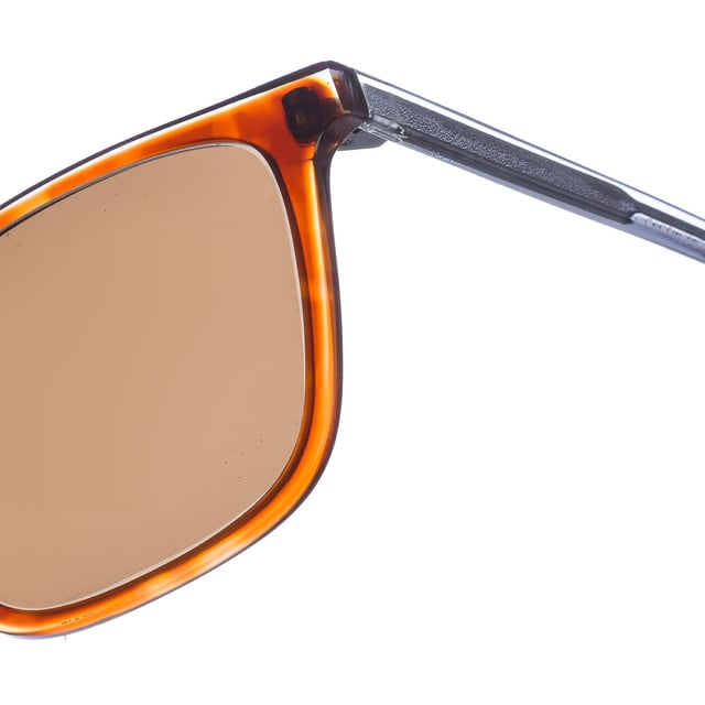 Zen sunglasses with acetate frame.
 Squared shape.
 Acetate temples.
 100% UV Protection.
 Includes a neutral fabric cover.
 Measures: Lens height: 48 mm
 Lens width: 51 mm.
 Bridge: 18 mm.
 Temples: 145 mm.
 Composition: Acetate
 Care:
Cleaning and maintenance:
 -Clean the glasses with soap and water (neutral).
 - Do not use dirty or abrasive cloths, which may alter the characteristics of the filters.
 - Use only original accessories and spare parts.