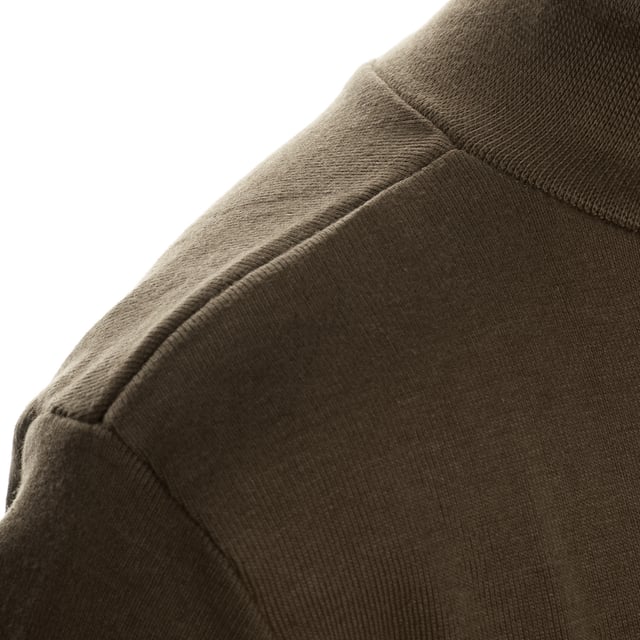 Unisex Boys and Girls Half Neck Long Sleeve T-Shirt.

 This comfortable and versatile long-sleeved t-shirt is perfect for little ones. Designed with a crew neck that offers extra coverage and a modern fit, it's ideal for everyday wear or special occasions.

 Unisex, it fits perfectly to boys and girls, offering a simple and elegant look.

 Made from a cotton-polyester blend, this t-shirt combines the natural softness of cotton with the durability of polyester, ensuring all-day comfort.

 Available in a wide range of solid colours, it is easy to match with any outfit. It also features cuffs on the sleeves, providing a firm fit and preventing the sleeves from slipping.

 An essential item for any child's wardrobe, practical and stylish!
 Composition: 50% Cotton, 50% Polyester
 Care:
- Wash at a maximum of 30ºC.
 - Use mild detergents.
 - Do not use bleach.
 - Dry at low temperature.
 - Iron at low temperature.
