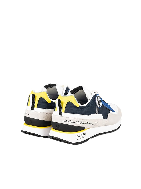 Atada con cordones
Punta redondeada
Contratuerca reforzada
Lazo en la parte trasera para facilitar la colocación
Suela con logotipo
Etiqueta de la marca en la lengüeta y en el lateral externo
Con elementos de colores
Hechos de una combinación de cuero natural, cuero sintético y tela
Empaquetados en una caja de la marca
