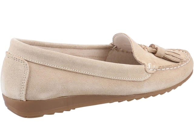 Experience the perfect blend of style and comfort with the Riva Aldons women's loafers. Expertly crafted from luxurious Portuguese suede, these loafers exude sophistication while offering a soft and supple feel. The leather insole ensures a comfortable fit, making them ideal for all-day wear.
Adorned with classic tassel detailing, these loafers add a touch of elegance to any casual ensemble. The durable rubber outsole provides excellent grip, keeping you steady on your feet during those long Summer days. Perfect for pairing with your favorite outfits, the Riva Aldons loafers are a must-have addition to your seasonal wardrobe.
- Leather upper
- Leather insole
- Tassel detailing
- Slip on design
- Cushioned footbed
- Durable rubber outsole
- Riva branding