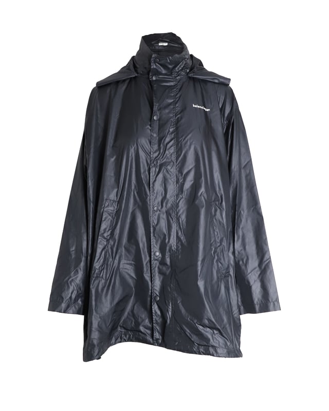 VINTAGE, RRP AS NEW
This Balenciaga Lightweight Hooded Windbreaker Jacket features a lightweight nylon material and a hooded design that is perfect for the wet weather. This jacket has a practical snap front closure, side pockets, and a drawstring hem. The iconic logo on the left chest adds to its appeal.

Balenciaga Lightweight Hooded Windbreaker Jacket in Black Nylon
Condition: Very good
Sign of wear: Detached chain on the interior
Material: Nylon
Color: Black
Size: FR34
SKU: 302525