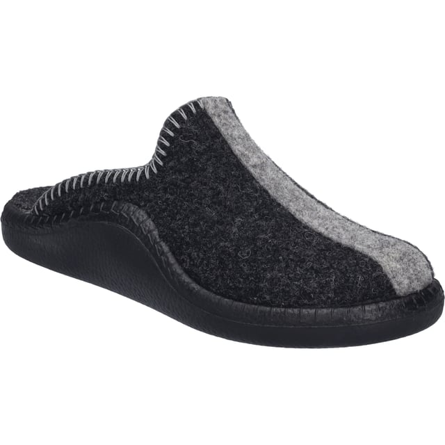 Ontdek het ideale schoeisel voor ontspannende uurtjes thuis met de Monaco damespantoffel 62 van JOSEF SEIBEL. Deze pantoffel, speciaal ontworpen voor vrouwen, maakt indruk met zijn kleur in een elegante titaniumcombinatie. De kleurstelling kan naadloos worden geïntegreerd in elke casual outfit, waardoor de schoen een veelzijdige metgezel is voor gezellige dagen thuis. Gemaakt van hoogwaardig vilt in het bovenmateriaal en een binnenzool van comfortabel textiel, biedt deze schoen ongeëvenaard comfort. De zwarte PU-zool (polyurethaan) zorgt niet alleen voor een aantrekkelijk contrast, maar maakt ook indruk met zijn uitstekende dempende eigenschappen. Dankzij de innovatieve direct soling, waarbij de zool direct in de zoolvorm wordt gespoten en aan het bovenwerk wordt gehecht, ervaar je een nieuwe dimensie van flexibiliteit en lichtheid. Met de Relax-collectie richt JOSEF SEIBEL zich op een gegarandeerde pasvorm en topkwaliteit, zodat je kunt vertrouwen op een duurzame metgezel die ver afstaat van de snelle fast fashion. De Monaco 62 damespantoffel is meer dan zomaar een pantoffel; het is een verklaring van gezelligheid en hoogwaardige afwerking, vervaardigd volgens Europese normen. Of het nu is voor ontspannende uren met een boek of als trouwe metgezel op lange werkdagen in het thuiskantoor, deze schoen vervult alle verlangens naar comfort en een verhoogd gevoel van welzijn.