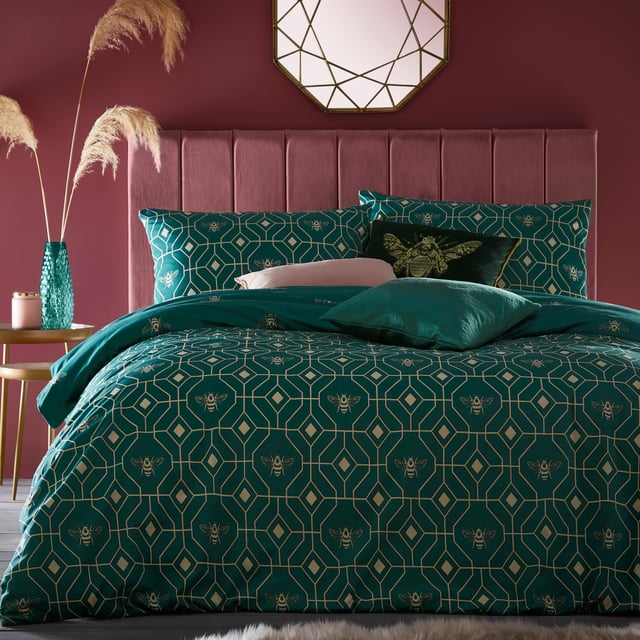 Make your boudoir buzz with a bee deco duvet cover set. The geometric honeycomb design creates a busy bee pattern that will make your bedroom buzz. The reverse features a coordinating bee design, for a softer look.