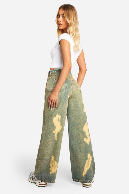 Perfect for a new season update, the wide leg jean is your chance to make an effortless fashion statement when it comes to denim-led outfits. Anything but basic, our high waisted wide leg jeans are made from rigid denim, making them the perfect quality jean for day-to-day 'fits. Step out in retro-inspired wide jeans teamed with a basic white tee and oversized blazer for a look that brings vibes to all your plans. You in a wide leg... we can see it already.Style: Wide Leg JeansFabric: Cotton