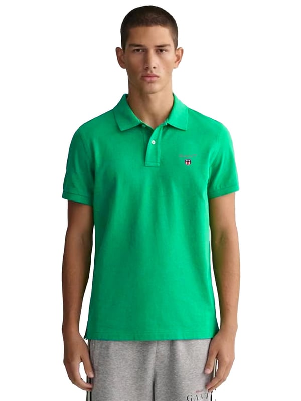 These Original Mens Designer Short Sleeve Gant Polos feature the brands Logo, and a Button-Down Collared Neckline. Crafted With 100% Cotton, these Lightweight and breathable Regular Fit Polos are Suitable for Casual or Workwear.