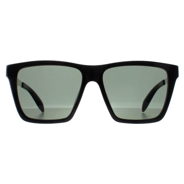 Las gafas de sol Alexander McQueen AM0352S 002 en negro brillante y gris verde plateado redefinen las gafas contemporÃ¡neas con su diseÃ±o atrevido y su impecable elaboraciÃ³n. Estas gafas de sol cuentan con una silueta cuadrada distintiva que llama la atenciÃ³n, encapsulando perfectamente la estÃ©tica vanguardista de la marca. La elegante montura estÃ¡ adornada con el logotipo de McQueen en las patillas, aÃ±adiendo un toque de encanto rebelde a cualquier look. Las gafas de sol AM0352S combinan a la perfecciÃ³n moda y funcionalidad gracias a sus lentes de gran tamaÃ±o que aportan estilo y protecciÃ³n UV superior. Marca tendencia y transmite confianza a cada paso con estas icÃ³nicas gafas de sol Alexander McQueen, el accesorio definitivo para quienes se atreven a superar los lÃ­mites del estilo.