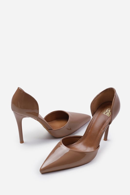 Wheres That From Womens 'Aspen' Pointed Toe Stiletto High Heels Instantly elevate your style with our Aspen Pointed Toe Stiletto High Heels. These heels are a must-have for any fashion-forward individual, combining elegance and sophistication in one chic package.
Key Features:
Effortless Style: The timeless design of these stiletto heels exudes elegance and grace. They effortlessly elevate your outfit, adding a touch of sophistication and beauty that catches everyone's attention.
All-Day Comfort: Our heels are crafted with your comfort in mind. Despite the high heel, they feature a cushioned insole that provides maximum comfort.
Secure Fit: The classic design features a pointed toe and a secure, slip-on style. This heels hugs your foot for a snug fit, ensuring stability and confidence with every step.
Durable Construction: Made with high-quality materials, our High Heel Stiletto heels are built to last. The sturdy construction and reliable stitching ensure durability, making them practical for any occasion.
Sophisticated Design: The stiletto heel adds height and elegance, giving you a sleek silhouette. The pointed toe elongates your legs, creating a flattering and feminine look that is both powerful and refined.
Specifications:
Material: Patent Faux Leather
Heel height: 4.6 inches
Toe shape: Pointed
Invest in our Aspen Pointed Toe Stiletto High Heels for a perfect combination of style, comfort, and confidence. Embrace timeless elegance and enjoy the compliments that come your way. Get yours today and step into a world of sophistication and poise!