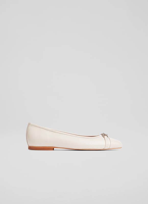 LK Bennett Brielle Flats, Ecru Stand out in any setting with the Brielle twist trim ballerina flats. Crafted in sumptuous ecru Nappa leather with a sophisticated round toe and delicate trim detail, these flats are the epitome of smart-casual. Perfectly paired with a flowing midi skirt or your favourite tailored trousers, these versatile flats add a touch of elegance to any outfit. Made in Spain.