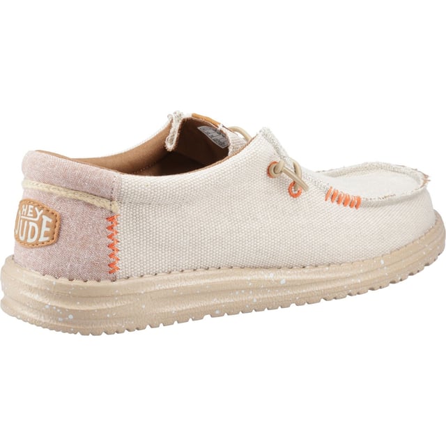 Der Wally Coastline Jute ist ein zweifarbiges, gewebtes Textilobermaterial, das zu 51 % aus recyceltem Material besteht, und bietet gepolsterten Halt und ein geringes Gewicht.
