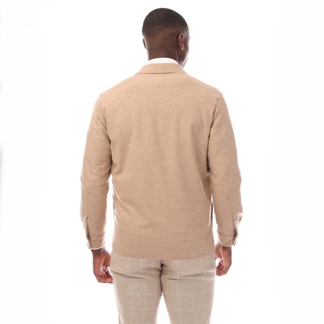 Boss P-Carper Overshirt.- Point collar.- Full-length sleeves and buttoned cuffs.- Button-down fastenings.- Two flap pockets on the chest.- Curved hemline.- Relaxed-fit. Material: 39% Wool, 33% Polyester, 14% Viscose, 13% Polyamid, 1% Elastane. Ref: 50504501131.