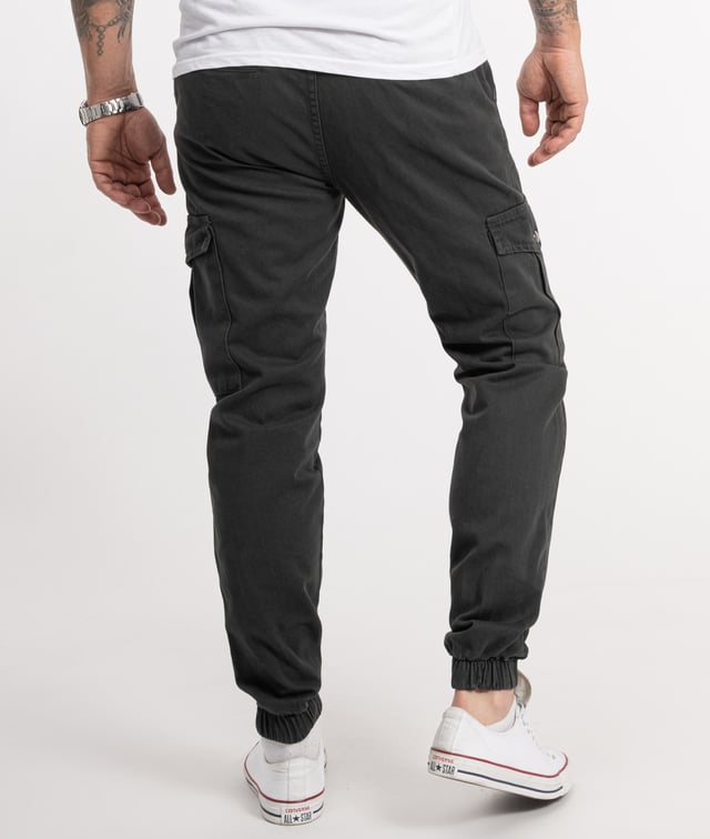 Die Chino Hosen von Rock Creek eignen sich ganz ausgezeichnet für legere Casual-Looks. Sie bieten eine angenehm weite Passform und sehen dabei auch noch richtig lässig aus. Beim gemütlichen Stadtbummel, beim Familienausflug oder in der Uni leisten die komfortablen Hosen gute Dienste. Darüber hinaus zeichnen sich die Chinos von Rock-Creek durch eine erstklassige Verarbeitung und eine hohe Qualität aus.