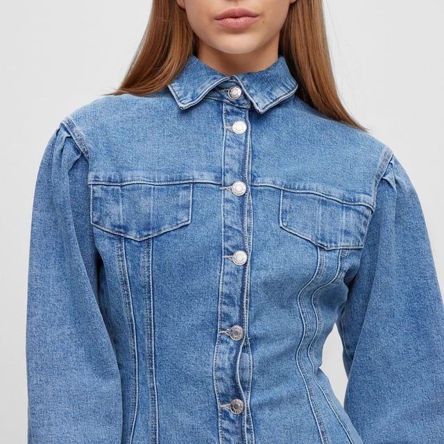 Womens Hugo Boss Gesina Denim Dress in blue.- Spread collar.- Long sleeves.- Front button fastening.- Buttoned cuffs.- Front slit.- Ref: 50483406435
