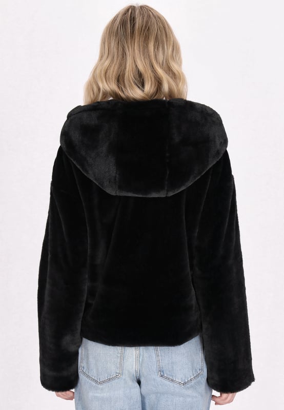 Breid je garderobe uit met dit gezellige jack met capuchon, gemaakt van zacht, donzig materiaal. De doorlopende opening aan de voorkant en de subtiele middennaad geven het bijzondere accenten. Lange mouwen, een bijpassende capuchon en twee praktische zakken maken het ontwerp compleet. Met netjes afgewerkte zomen en manchetten biedt deze jas een elegante uitstraling die perfect is voor casual gelegenheden en zorgt voor behaaglijke warmte dankzij het dikke, isolerende materiaal.  Jas
