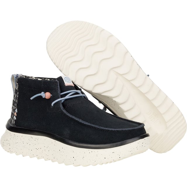 Recipe for a perfect fall day: apple turnovers, blazing fires, 'lil baby pumpkins, and these boots. Add a pinch of memory foam. A dash of EVA outsoles. A dollop of suede. And a heaping pile of back-in-style platforms.