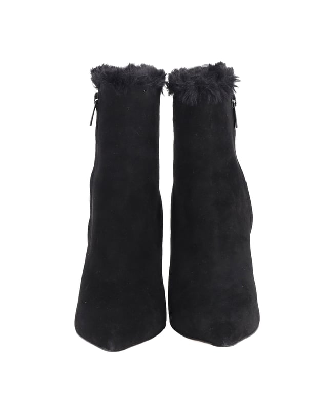 VINTAGE, RRP AS NEW
Sleek and sophisticated, Gianvito Rossi's black fur-lined suede ankle boots are a wardrobe staple for any season. A zip fastening at the side makes them easy to slip on and off, while the pointed toe and stiletto heel keep them elegant and ladylike.
Gianvito Rossi Fur Lined Ankle Boots in Black Suede
Condition: very good
Color: black
Material: Suede
Size: EU40
Sign of wear: light wear
SKU: 250800