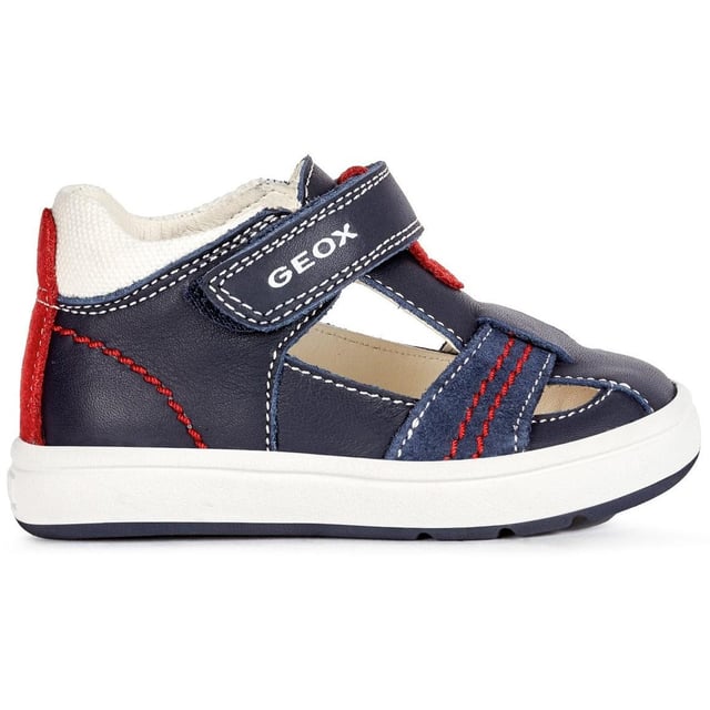 There is a perfect shoe for every child. We have them all.Thanks to Geox's high level of specialisation, GEOX knows how to ensure the correct development and wellbeing for young feet during every phase of growth.
- Exclusive patent- 360 Degree breathability
- Resistant outsole
