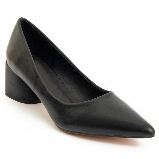 Women's heeled shoe. Comfortable fit. Cushioned insole made of natural leather. Manufactured by other brands for our brand. Approximate measurement: 4 cm heel.