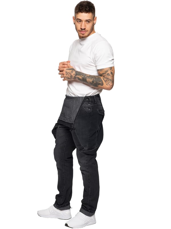 Enzo Herren Denim Overall Latzhose. Diese entspannte, regulär geschnittene Latzhose hat einen Reißverschluss, 6 Taschen, darunter eine Latztasche mit Klappe, eine verstellbare Metallschnalle an den Trägern zur Längenanpassung, Gürtelschlaufen und Knöpfe und Nieten mit Markenzeichen. Strapazierfähiges, aber weiches Denim-Gewebe, ideal für schwere Arbeit und Freizeitkleidung.