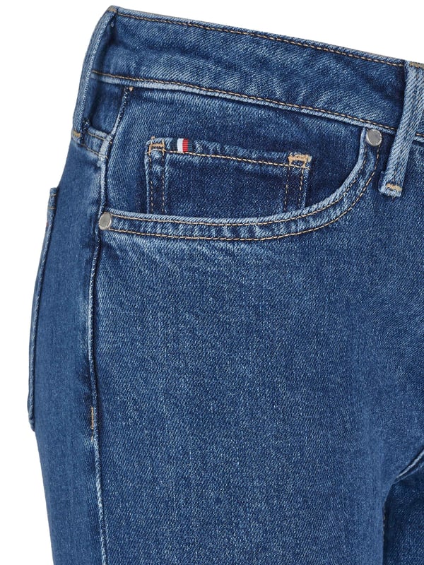 60% Bomull, 39% Lyocell, 1% Elastan; Tommy Hilfiger jeans; Modell: WW0WW30203 1BK; Högkvalitativ bearbetning; 5-ficksmodell; Hög midja, rak skärning; Knapp, dragkedja; Tommy Hilfiger-logotypdetaljer