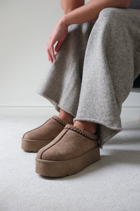 Stay stylish and comfortable all day with our Freeze Flatform Embroidered Low Ankle Slipper Boots. These boots are a perfect addition to your footwear collection, featuring a chic design that you can dress up or down.
Key Features:


Effortless Style: The sleek and minimalist design of these boots ensures that they complement almost any outfit you wear. They are perfect for dressing up or down and exude casual elegance that adds an extra flair to your style.

All-Day Comfort: Our boots are built with your comfort in mind. They feature a soft and comfortable interior lining that provides maximum comfort, ensuring you can wear them for long periods with ease.

Durable Construction: Our Low Ankle Slipper Boots are made with high-quality materials that ensure long-lasting durability. They feature a sturdy construction and reliable stitching that makes them practical and sustainable for everyday use.

Specifications:

Material: Faux Suede
Closure: Slip On
Heel height: 1 inch
Toe shape: Round

Invest in our Freeze Flatform Embroidered Low Ankle Slipper Boots for a perfect combination of style and comfort. Enjoy the joy of comfort with every step you take. Get yours today and step out with confidence and style!