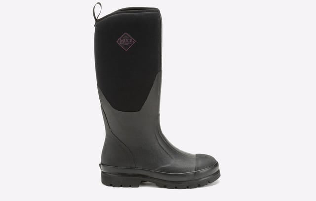 De iconische Muck Boots Chore Classic Tall laars, speciaal ontworpen voor dames. Combineert hoogwaardig rubber en neopreen voor een laars die comfortabel, functioneel en klaar voor werk is.