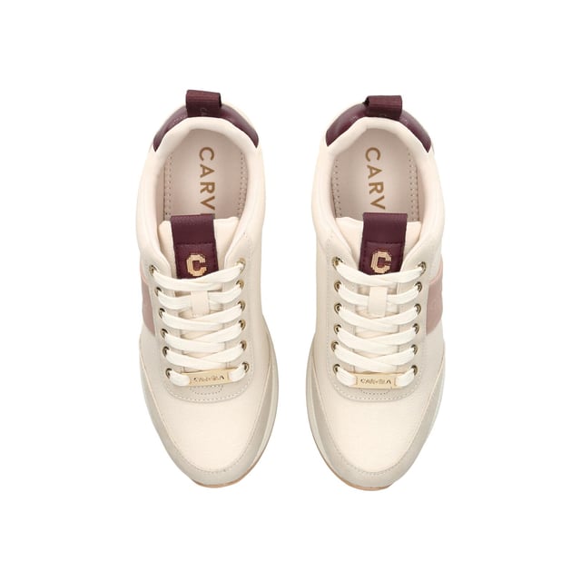 This Carvela Frame Runner trainers is crafted in white with a flat lace up front. There are gold Icon C branding features across the trainer. The sole in pumped in white.