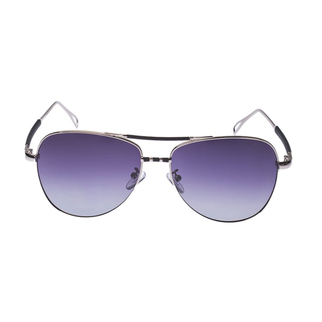 Must Have unisex zonnebril in aviatorstijl met gepolariseerde lenzen en UV-bescherming 400, ontworpen voor maximale oogbescherming en stijl.

 Met een stevig en elegant metalen montuur en zilveren details die een vleugje verfijning toevoegen.

 UV 400 gepolariseerde lenzen blokkeren 100% van de UVA- en UVB-stralen, verminderen schittering en zorgen voor helderder, comfortabeler zicht.

 In het ontwerp is het logo van het merk gegraveerd op de veren en discreet op een van de glazen, wat de authenticiteit en het onderscheidende karakter benadrukt.

 Ze worden geleverd met een zacht reinigingsdoekje om je lenzen brandschoon te houden en een beschermhoesje om ze veilig in op te bergen.

 Deze bril past perfect bij elke look en is ideaal voor wie op zoek is naar bescherming en stijl in één.
 Afmetingen: Lenshoogte: 52 mm, Lensbreedte: 58 mm, Brug: 15 mm, Tempels: 140 mm
 Samenstelling: Metaal
 Onderhoud:
- Alleen wassen met water of, indien nodig, een milde zeep.
 - Droog met een zachte doek om krassen te voorkomen.
 - Vermijd contact met ruwe oppervlakken of schurende vloeistoffen.