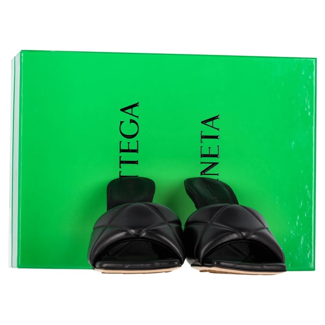 VINTAGE, RRP AS NEW
The Bottega Veneta Lido Mules in Black Leather offer a touch of luxurious elegance, designed with impeccable craftsmanship and attention to detail. These stunning sandals showcase woven lambskin leather in a chic beige hue, complemented by an elongated square open toe and a sophisticated 4-inch heel for a statement-making silhouette.
with Box, Dust bag


Bottega Veneta Lido Mules in Black Lambskin Leather
Condition: Very good
Signs of wear: Include Box., Minor markings, Lightly used but very well maintained. Minor mark at soles & creasing, light scuffing at the soles and heels.
Packaging: Box, Dust bag
Color: black
Material: Lambskin Leather
Size: EU36.5
Measurements: Heel height: 100; Insole length: 260
SKU: NAPPUGBSH373761W