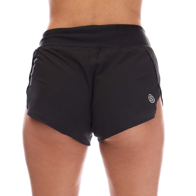 Womens Skins Series-3 Run Shorts in black.- Elasticated waistband.- 4-way stretch fabric.- Silver reflective logos and lining.- Lightweight for enhanced movement and performance.- 86% Polyester  14% Elastane.- Ref: ST40750099001