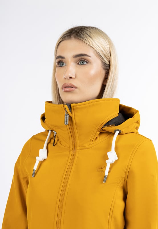 keine Füllung  Überzeugen Sie sich von diesem sportlich-schicken Softshellmantel von ICEBOUND. Perfekt für den Übergang ist der Mantel atmungsaktiv, wind- und wasserabweisend und punktet mit einer stilvollen Länge, die mit einem Taillenband auf Figur gezogen werden kann. Innen sorgt eine weiche Micro-Fleece-Innenseite für wohlige Wärme und schützt auch an kälteren Tagen zuverlässig. Besonders hervorzuheben sind die zwei praktischen Eingrifftaschen und die vielen liebevoll durchdachten Details wie geprägte Ösen und Kordelstopper. Ein hoher Stehkragen hält nicht nur den Hals warm, sondern bietet auch Platz für eine Kapuze, die dank Reißverschluss in den hohen Kragen problemlos integriert werden kann.  Softshellmantel