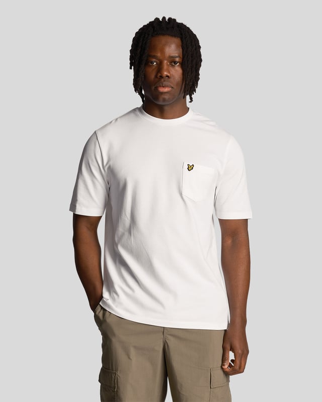 A relaxed fit block,the Lyle & Scott Plain Pique Pocket T-Shirt uses the same cotton fabric as our polo shirts for a smart, textured finish.- White- 97% cotton, 3% polyester- Ribbed collar- Relaxed cuffs and hem- Pointed chest pocket- In-set sleeves- 200gsm pique fabric