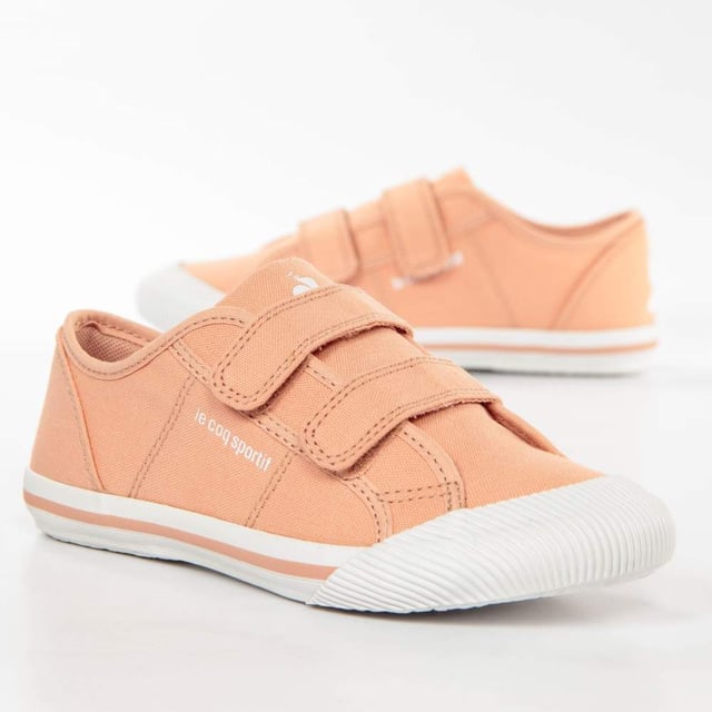 Basket Le Coq Sportif Deauville PS Sport Mädchen Rosa Textil. Authentischer Freizeitschuh der Marke Le Coq Sportif - Straßenmode/Sportswear-Design von Le Coq Sportif - Le Coq Sportif für modebewusste Mädchen, perfekt für den Alltag - Der rosa Le Coq Sportif Basket lässt sich ideal mit dem Rest Ihrer Garderobe kombinieren - Bequemes Textilmaterial - Klassischer Klettverschluss - Deauville PS Sport - Textil.