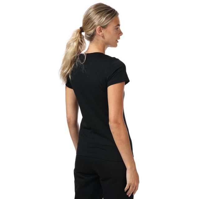 Womens Puma Essentials Small Logo T-Shirt in Puma black.- Crew neck.- Short sleeves.- Puma logo printed at left chest.- Branded back neck tape.- Regular fit.- 100% Cotton. -Ref:586776-51