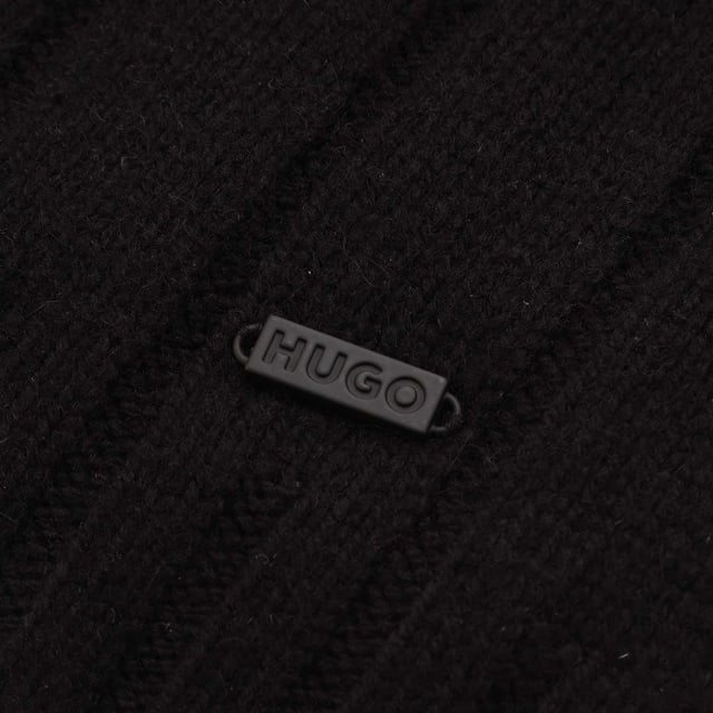 Mens Hugo Boss Beanie & Scarf Set in black.- Fold-over cuff.- Breathable and soft.- 38% Viscose  35% Polyamide  22% Wool  5% Alpaca.- Ref: 50495806BLK