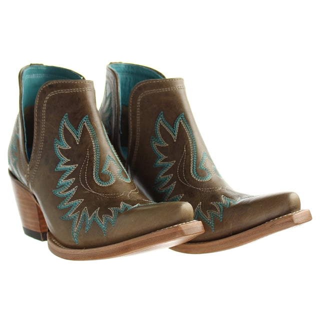 From rodeo scene to the mainstream this gorgeously handcrafted bootie from the Ariat® New West collection fits right in. ATS® technology provides exceptional comfort for that light-on-your-feet feeling.
ATS® technology for stability and all-day comfort
Premium full-grain leather foot and upper
All over four-row stitch pattern
Cut out side design detail for easy slip-on entry
Hand-nailed colour stained leather outsole
Can be resoled