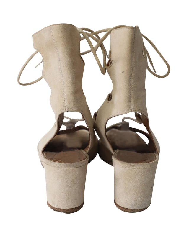 VINTAGE, RRP AS NEW
A perfect mix of elegant fashion and comfortable style, these Chloe sandals come crafted from suede and detailed with lace-ups and open counters. They're visually stunning and they stand tall on wedge heels.

Chloe Foster Lace-Up Wedge Sandals in Nude Suede
Material: Suede
Color: Nude
Size: EU39/US9/UK6
Condition: Good
Sign of wear: Moderate wear on soles; Multiple small marks on suede exterior; Foot mark on insoles; Comes with dust bag
SKU: 181989