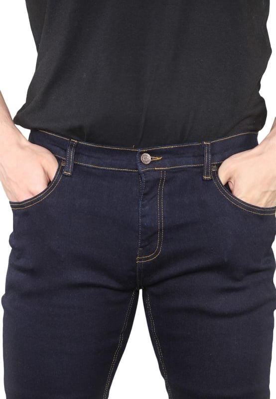 MYT Heren skinny-fit stretchjeans. Binnenbeenlengte 32 inch. Deze skinny fit jeans benadrukt je beste vorm en comfort en is voorzien van betere stretchtechnologie. 2 achterzakken, 2 voorzakken en één muntzakje. Knoopsluiting, merkknopen en klinknagels. Taillelabel van PU-leer met merklogo. Gemaakt van zeer comfortabele hyperstretch denimstof.